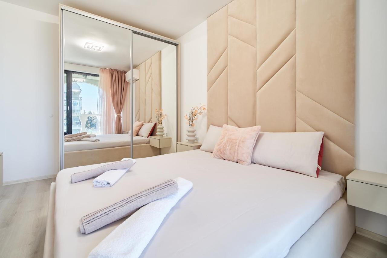Mediterranea Complex - Luxury Apartment With Sea & Pool View! Varna Dış mekan fotoğraf